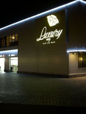 Luxury cafe & wash